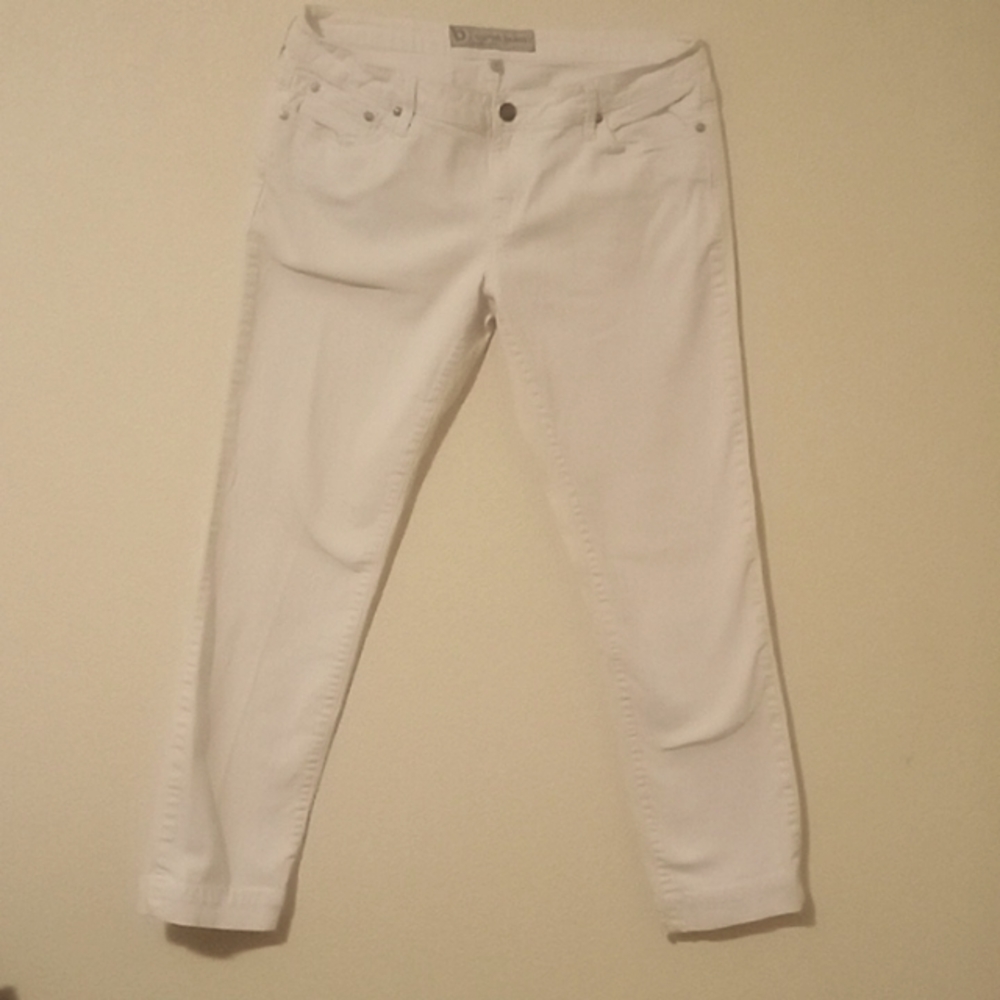 White jeans pants
